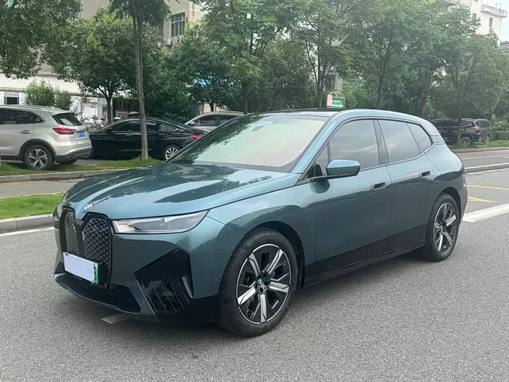 BMW iX