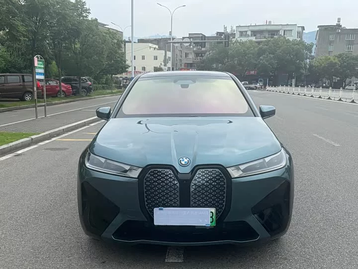 BMW iX