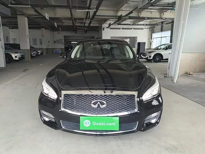 Infiniti Q70