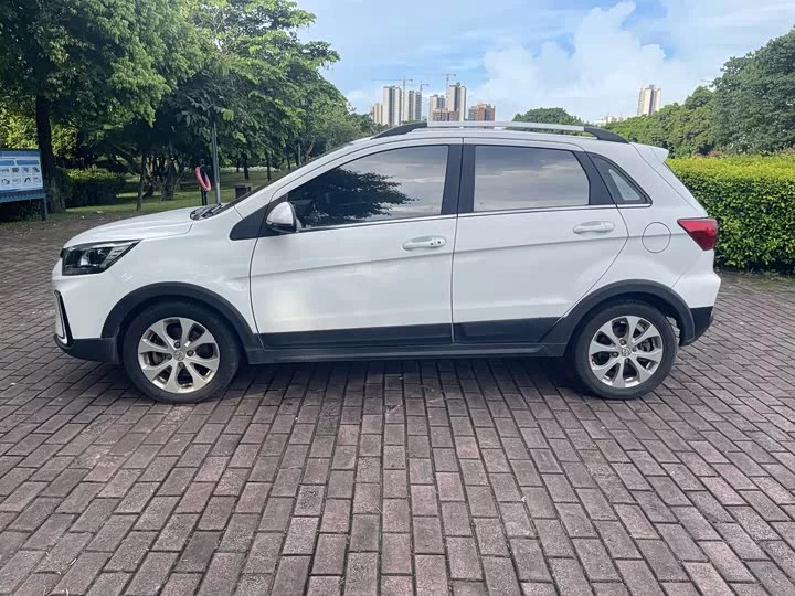 BAIC EC5