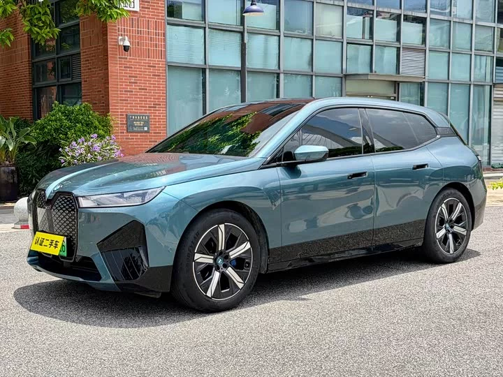 BMW iX