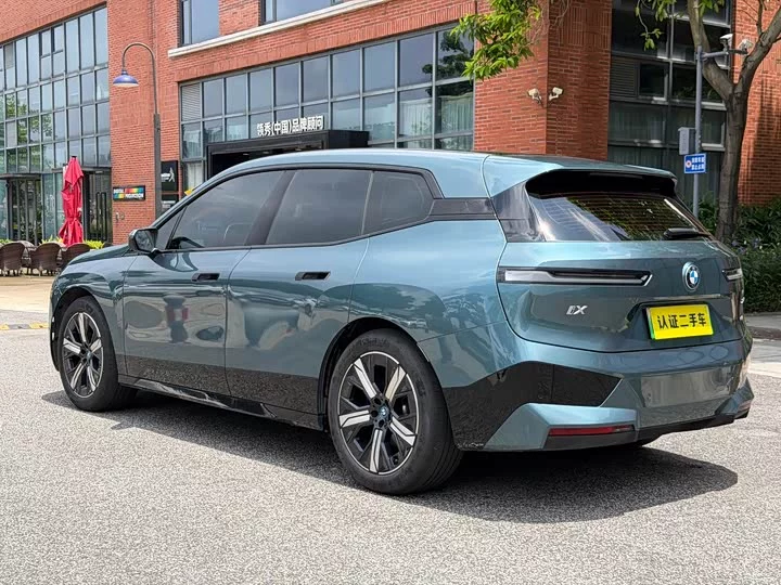 BMW iX