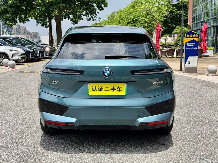 BMW iX