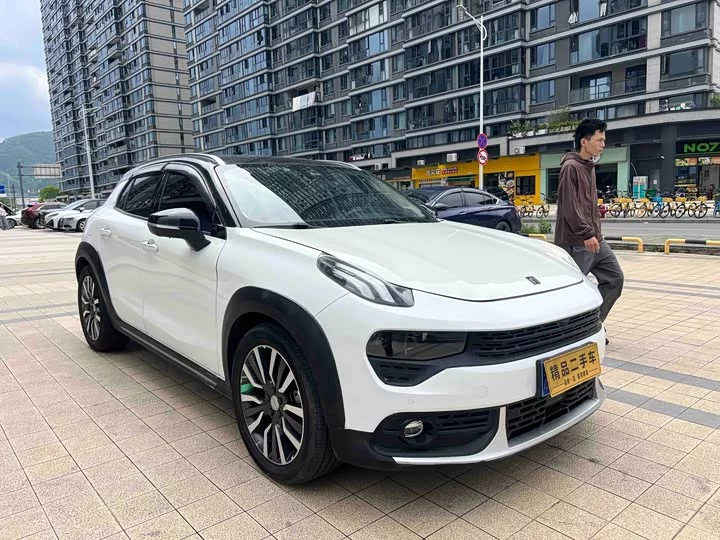 Lynk & Co 02