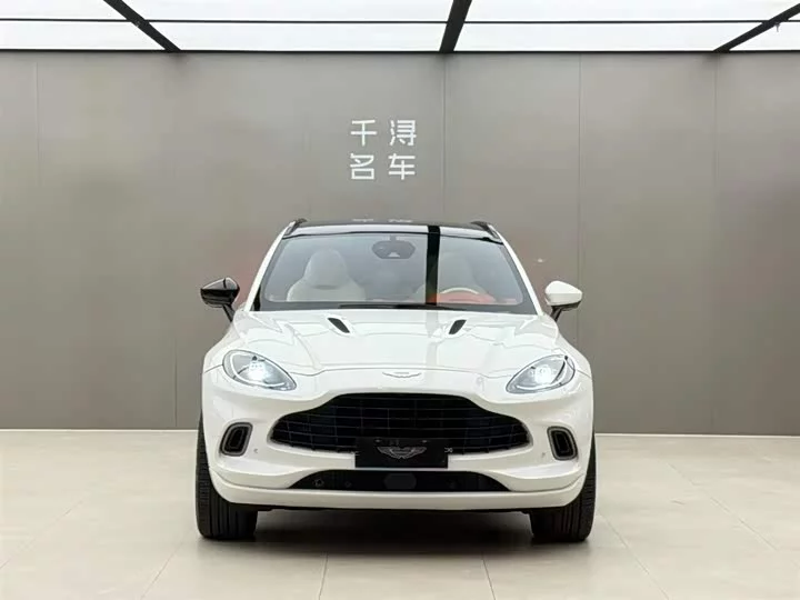 Aston Martin DBX