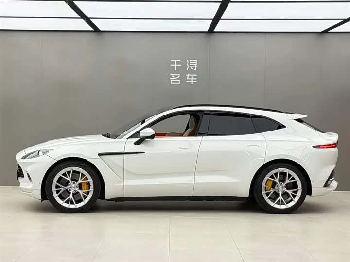 Aston Martin DBX
