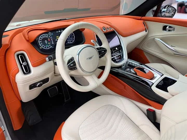 Aston Martin DBX