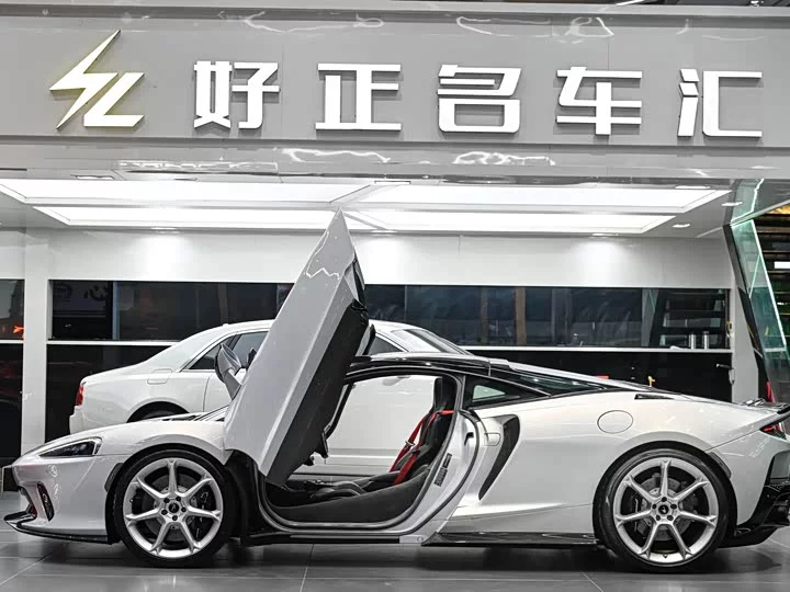 McLaren GT