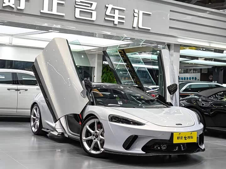 McLaren GT
