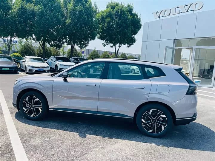 Volvo XC70 plug-in hybrid