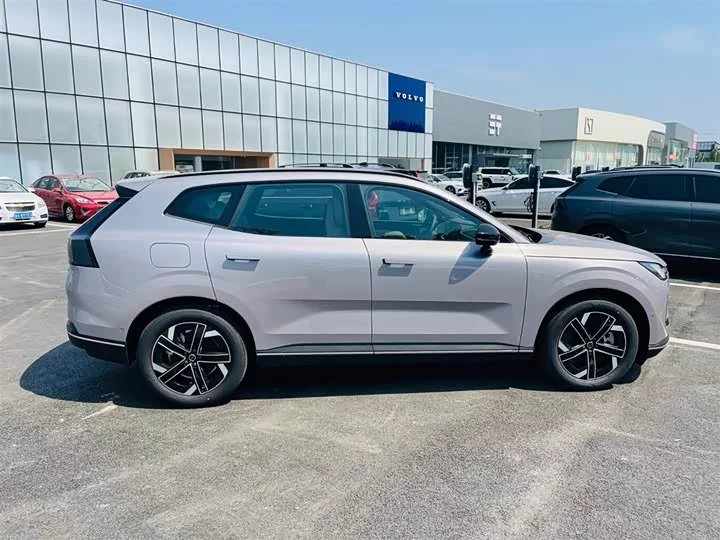 Volvo XC70 plug-in hybrid