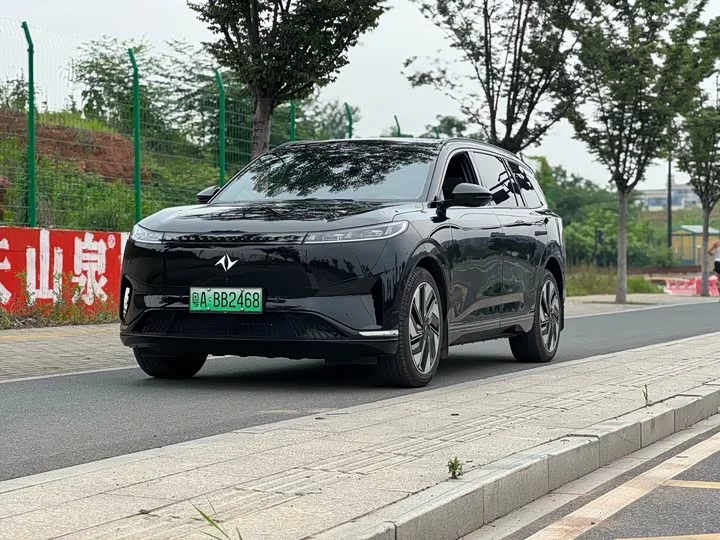 Dongfeng eπ008