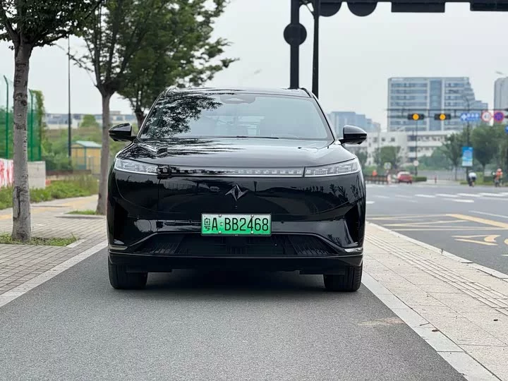 Dongfeng eπ008