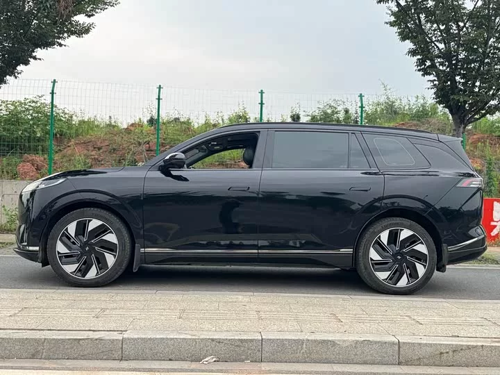 Dongfeng eπ008