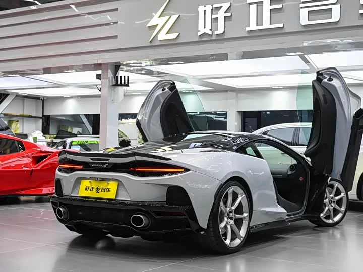 McLaren GT