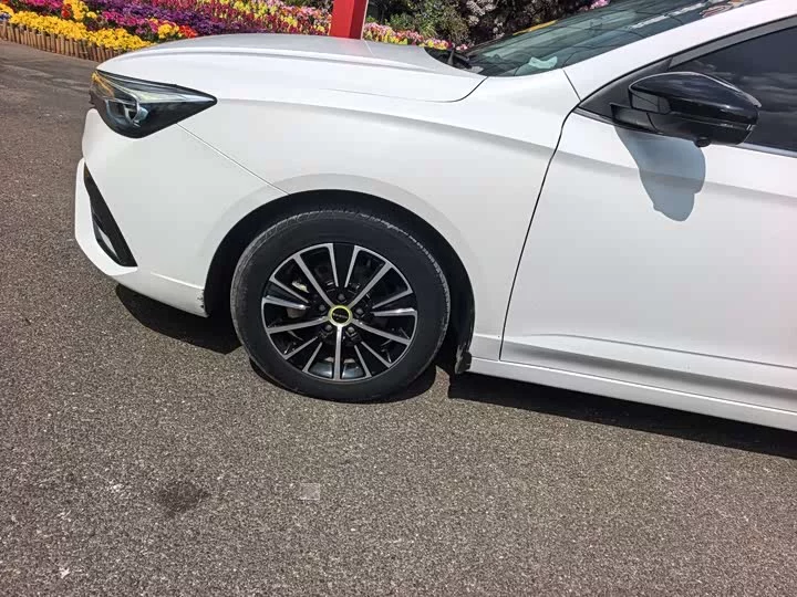Roewe i5