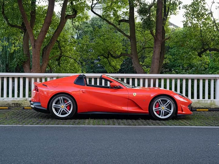 ferrari 812