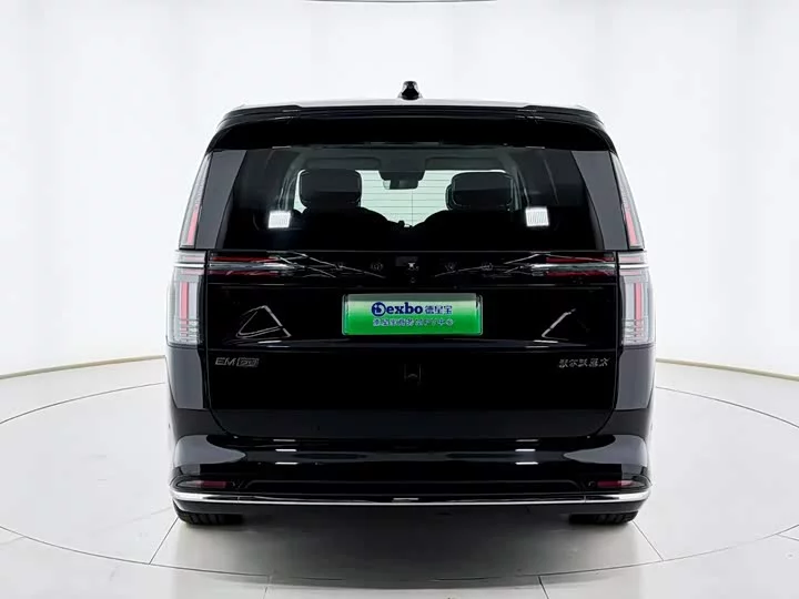 Volvo EM90