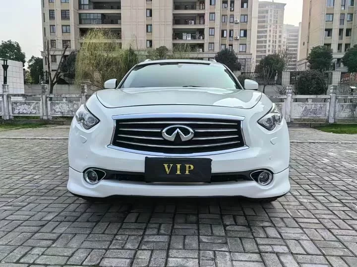 Infiniti QX70