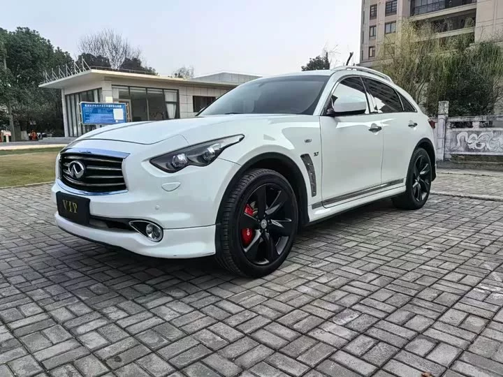 Infiniti QX70