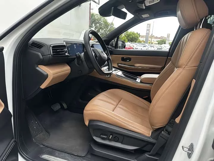 NIO ES8