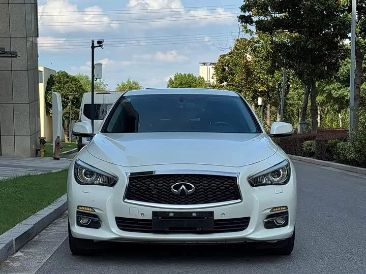 Infiniti Q50L
