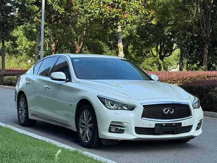 Infiniti Q50L