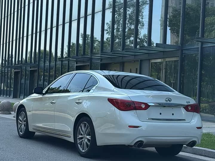 Infiniti Q50L