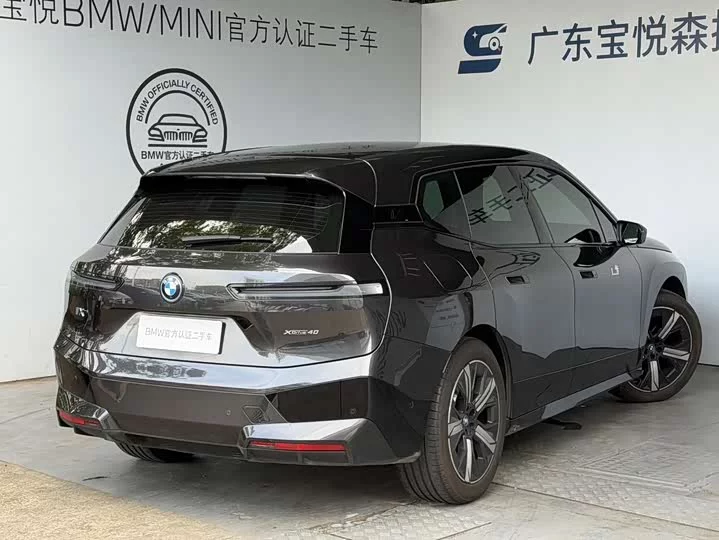 BMW iX
