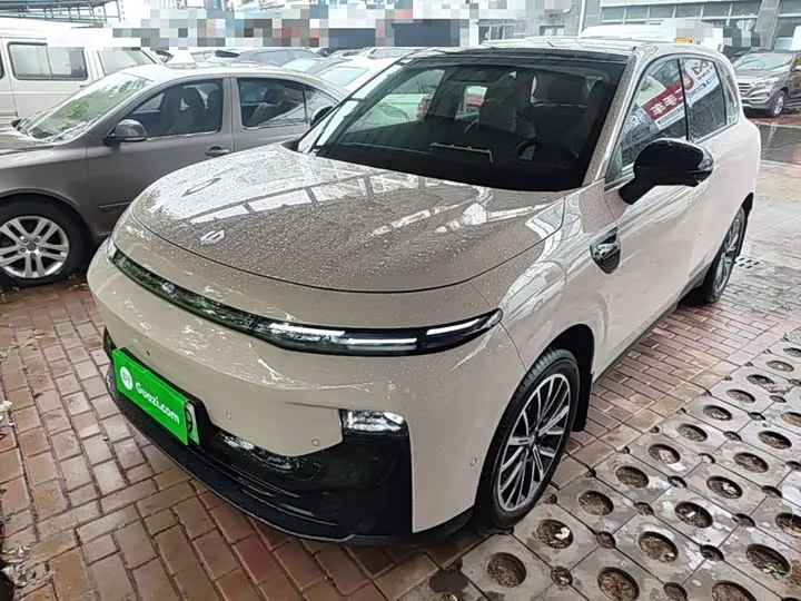 Leapmotor B10