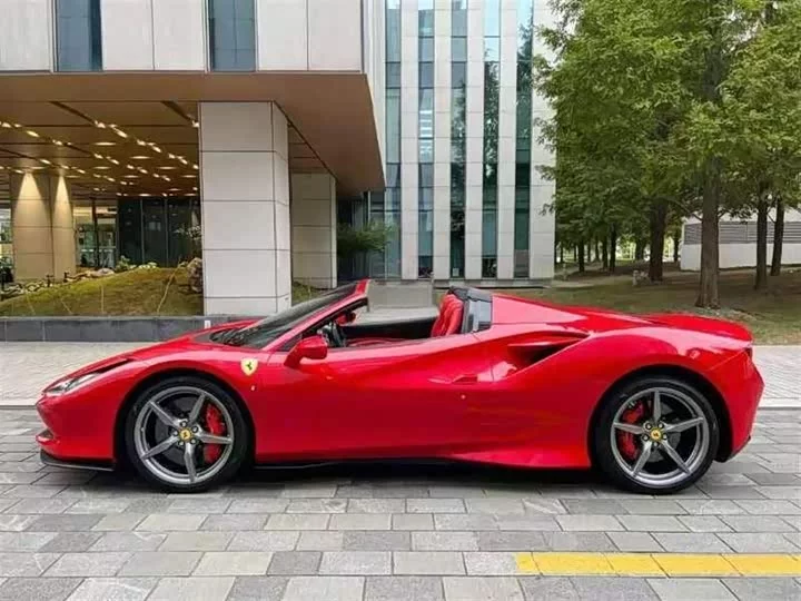 ferrari F8