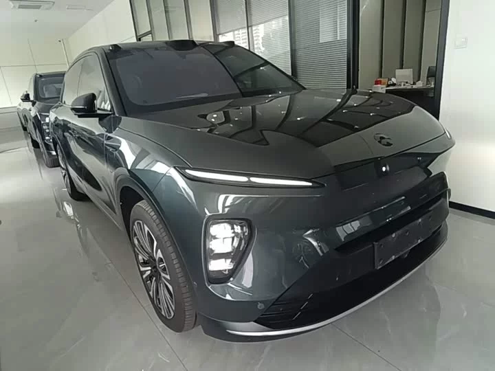 NIO ES8