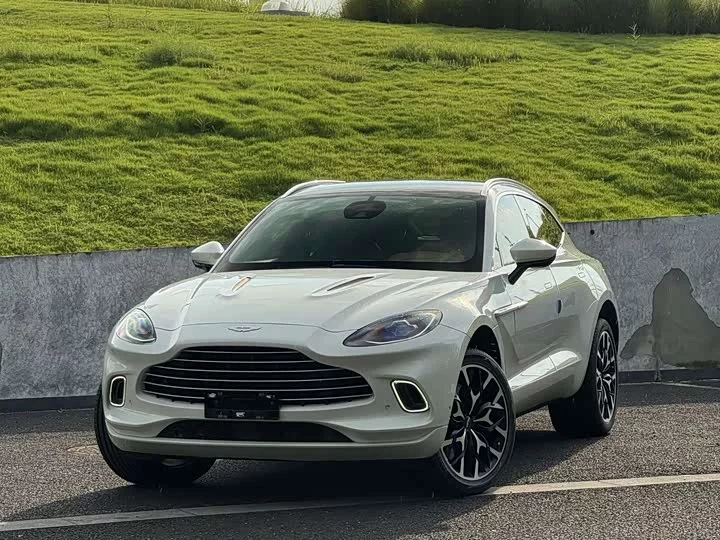 Aston Martin DBX