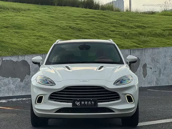 Aston Martin DBX