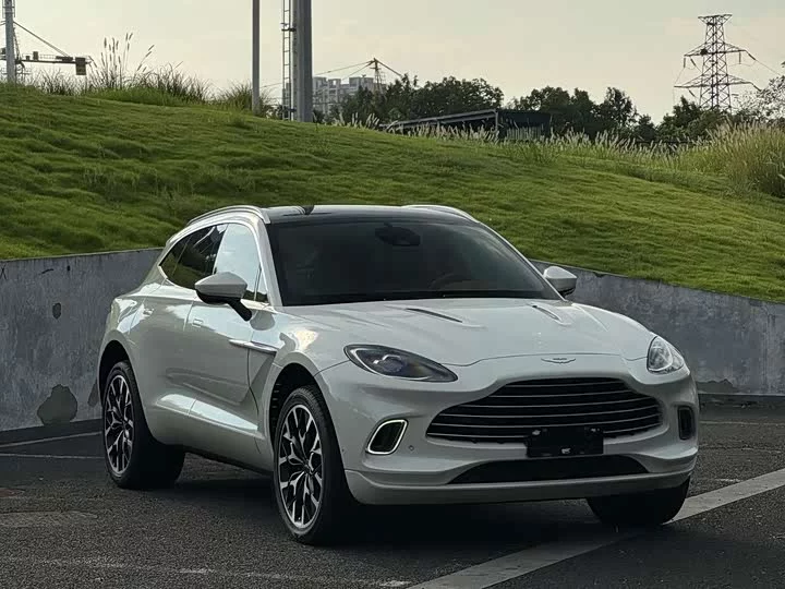 Aston Martin DBX