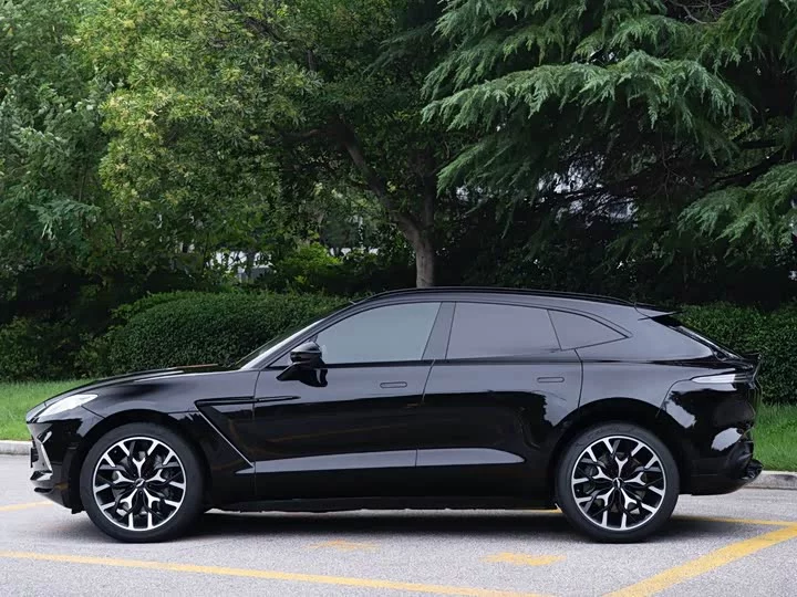 Aston Martin DBX
