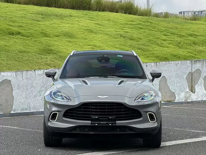 Aston Martin DBX