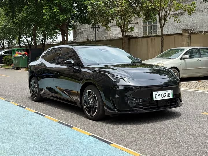 Lynk & Co 07 EM-P