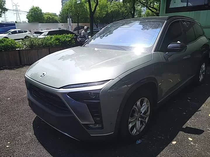 NIO ES8