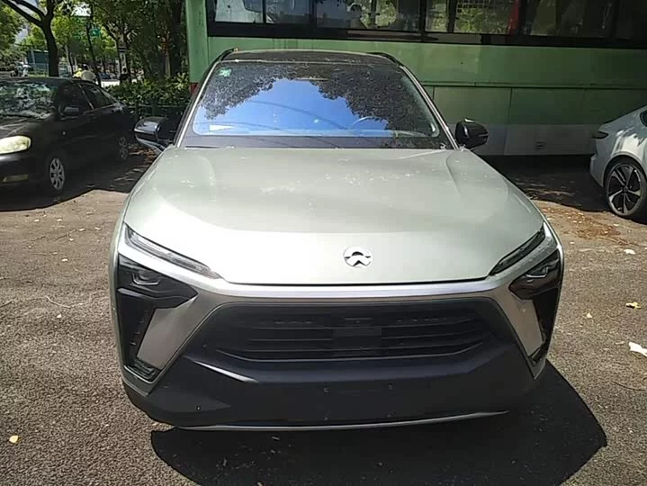 NIO ES8