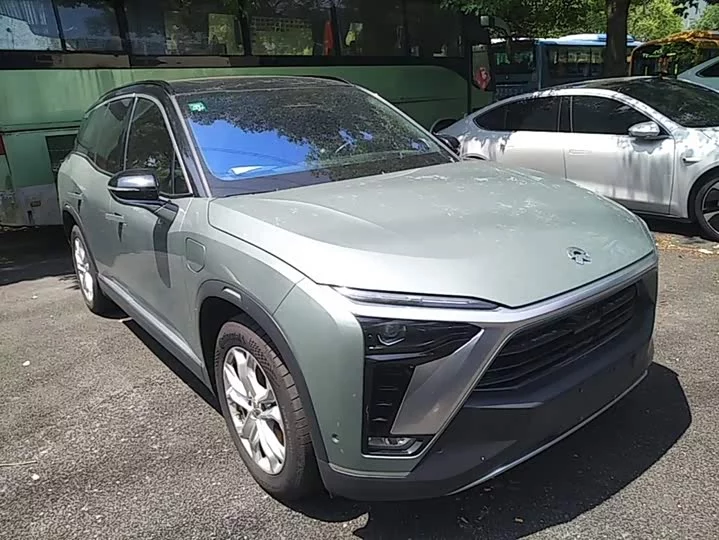 NIO ES8