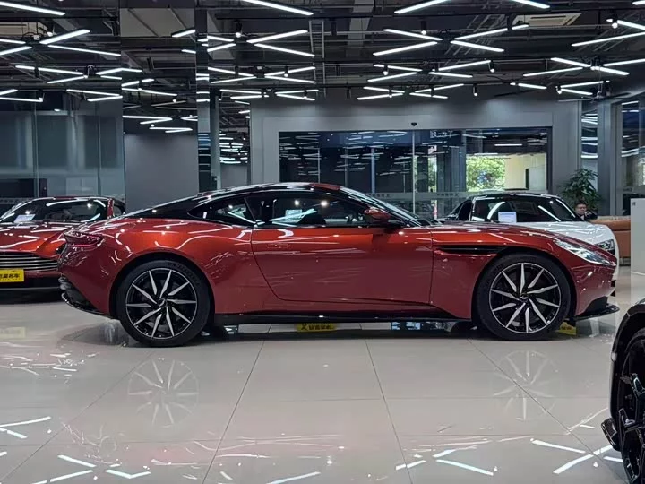 Aston Martin DB11