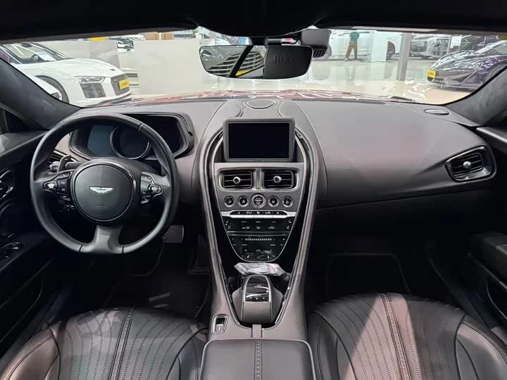 Aston Martin DB11
