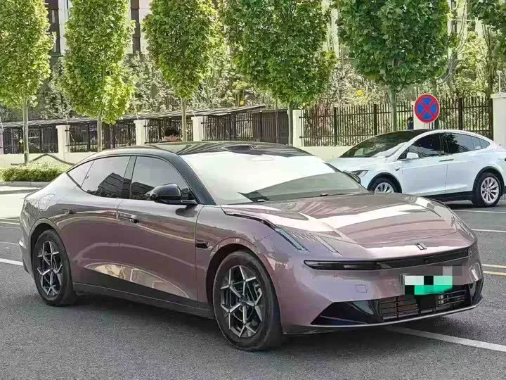 Lynk & Co 10