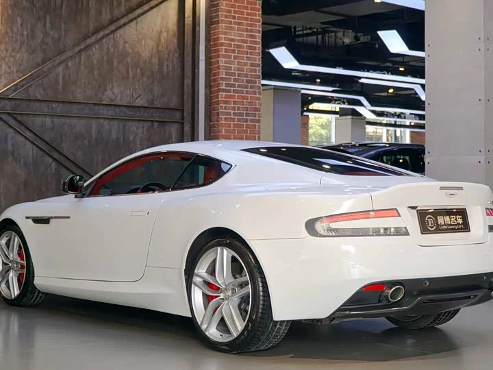 Aston Martin DB9