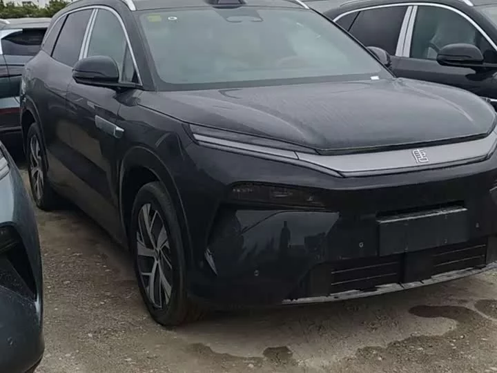 BYD Tang L