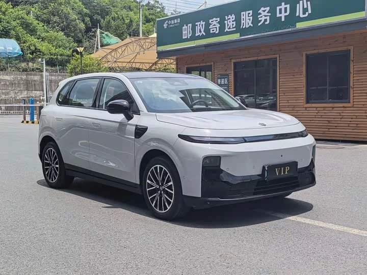 Leapmotor B10