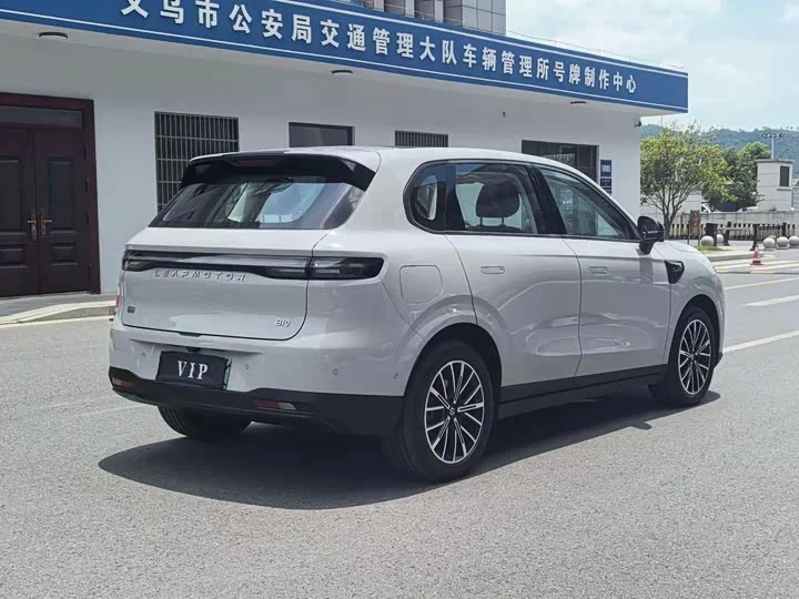 Leapmotor B10