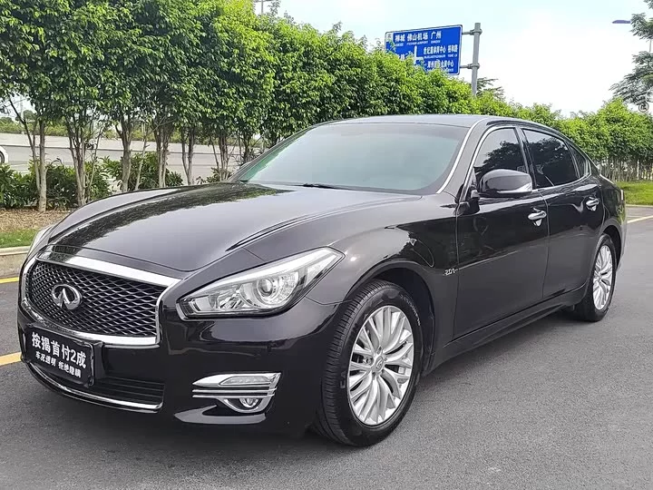 Infiniti Q70