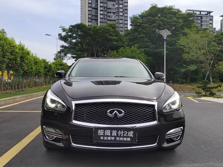 Infiniti Q70